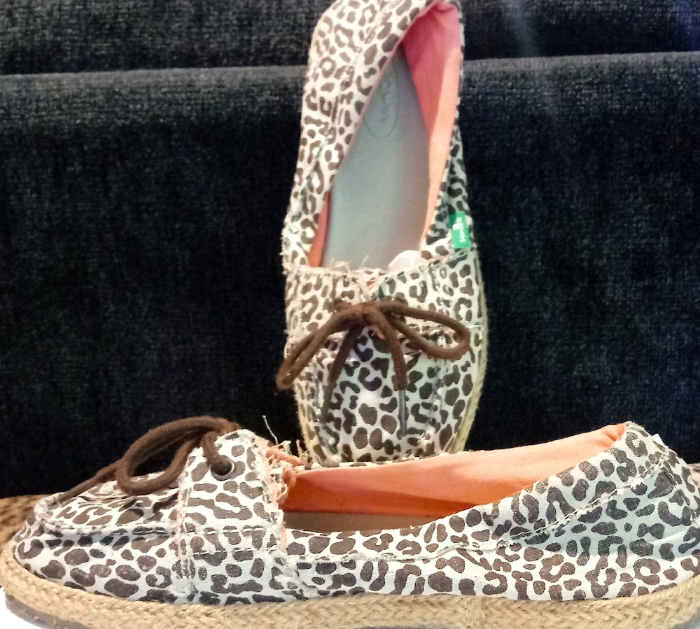 ☕NWOB SANUK Leopard Print Boat Shoes